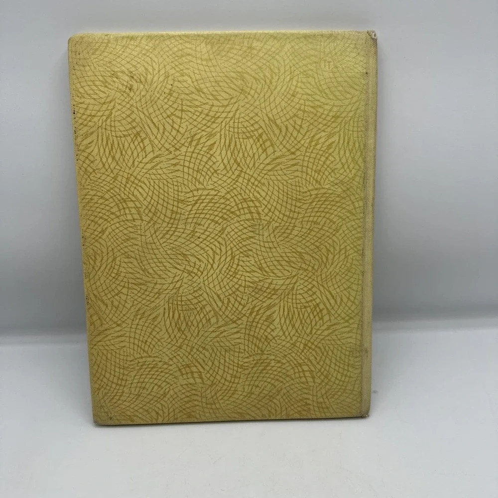 The Easter Egg Artists by Adrienne Adams 1976 VTG Weekly Reader HC Ex Liberia